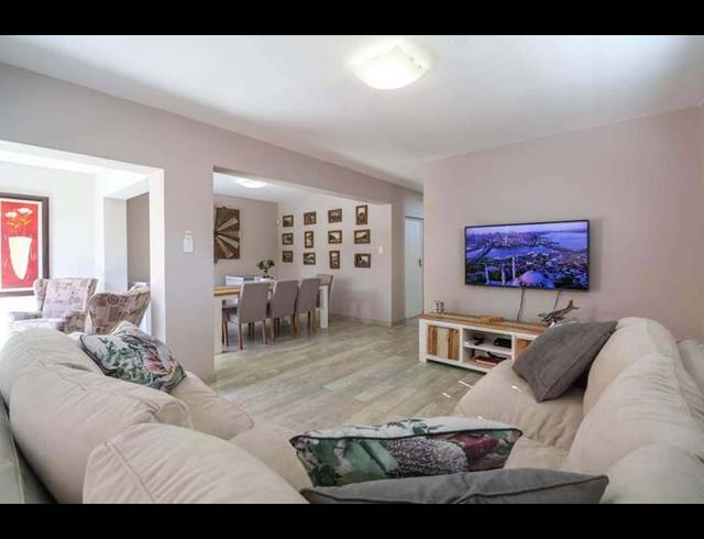 3 BEDROOM TOWNHOUSE FOR SALE IN HARTENBOS CENTRAL